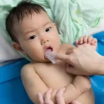 7 Cara Efektif Merawat Gigi dan Gusi Anak Sejak Dini