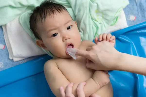 7 Cara Efektif Merawat Gigi dan Gusi Anak Sejak Dini 7 Cara Efektif Merawat Gigi dan Gusi Anak Sejak Dini