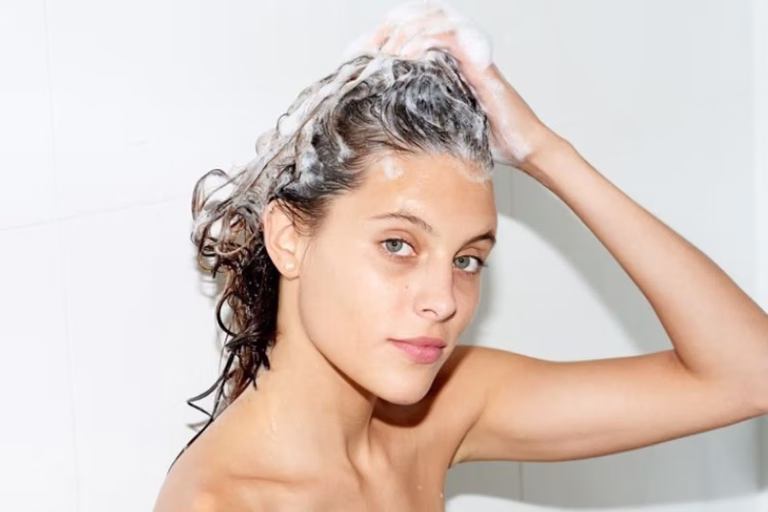 7 Cara Efektif Merawat Rambut agar Tetap Sehat dan Berkilau