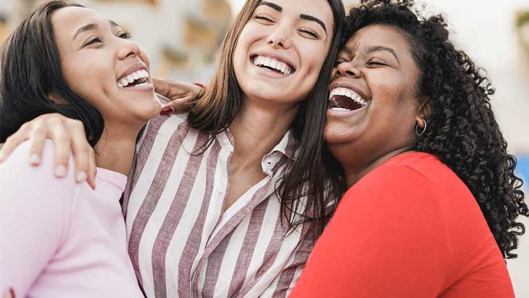 Manfaat Kesehatan dari Tertawa: 5 Alasan untuk Lebih Sering Tersenyum