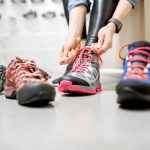 10 Tips Memilih Sepatu yang Mendukung Kesehatan Tulang