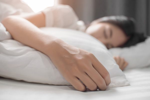 5 Posisi Tidur yang Tidak Membuat Tangan Kesemutan 5 Posisi Tidur yang Tidak Membuat Tangan Kesemutan