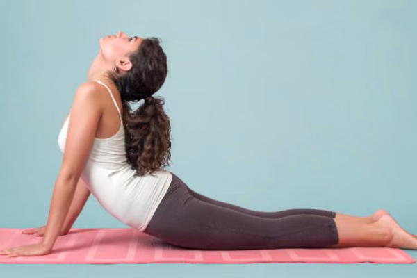 Panduan Menyeimbangkan Hormon dengan Yoga: 5 Gerakan Penting