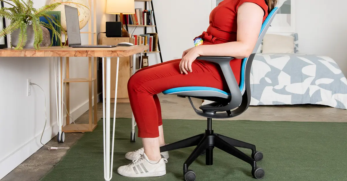 7 Cara Menyesuaikan Kursi Kantor Biar Pinggang Gak Tersiksa