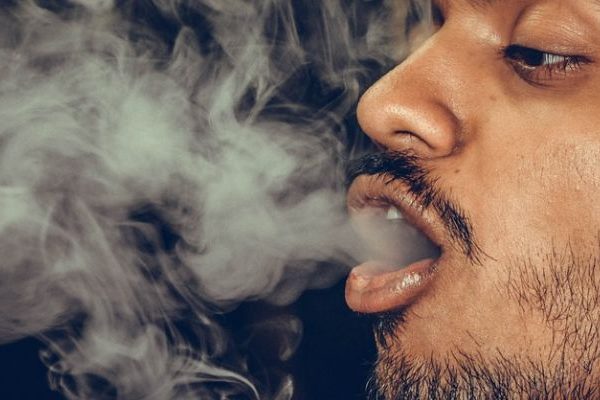 10 Cara Menjaga Lidah Tetap Sehat Buat Perokok